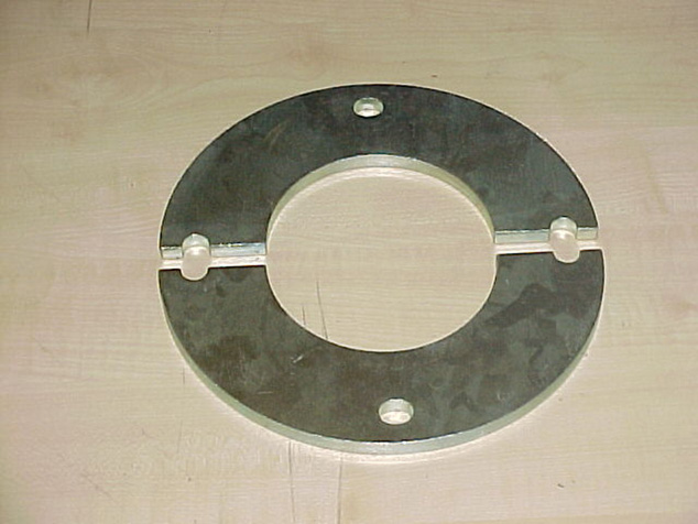 BRIDES 2 pièces acier zingué Ø 100. BRIDES 2 pièces acier zingué Ø 100. Crédits : ©ALMA